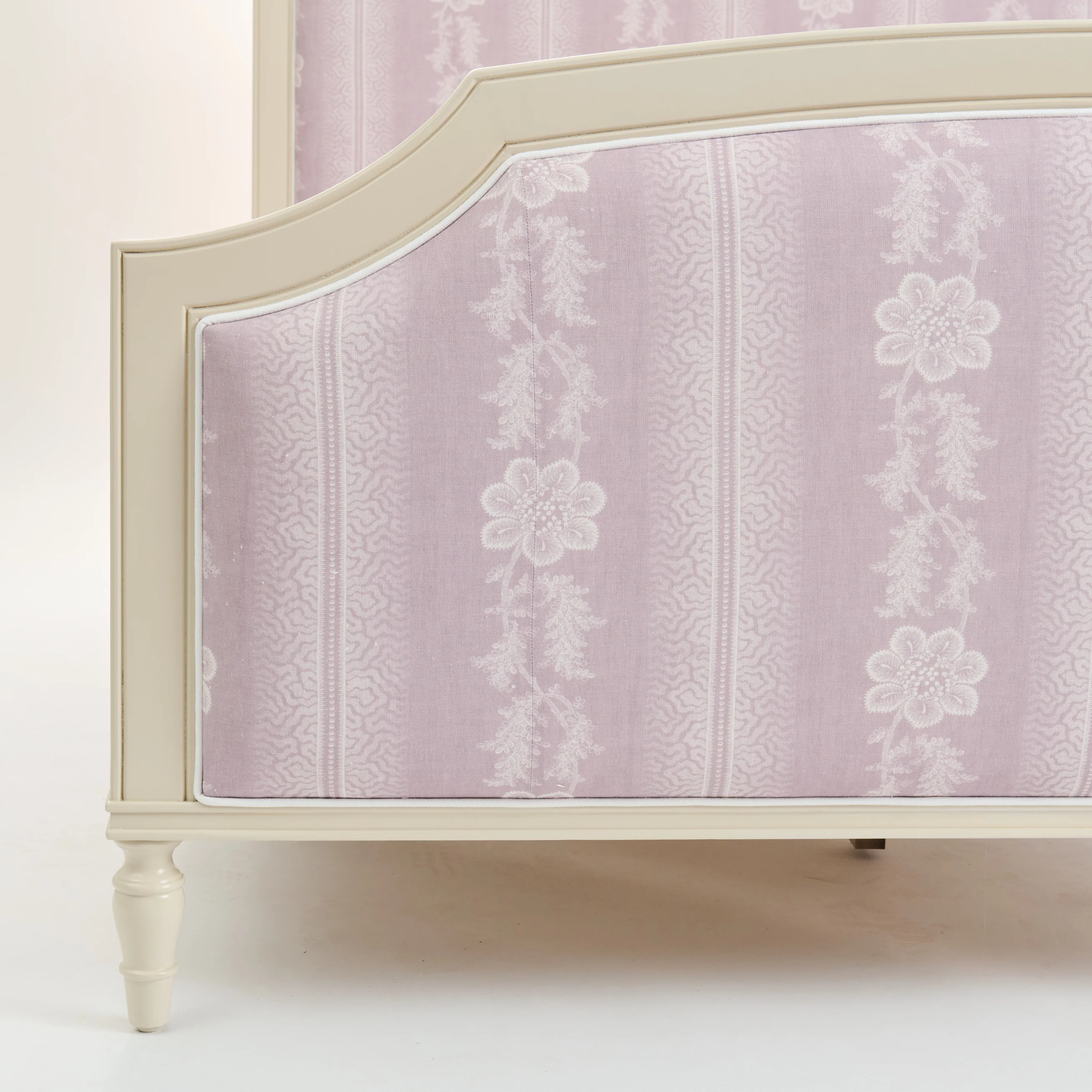 The Arabella King Platform Bed  - Daphne Linen Fabric in Lilac - Image 5