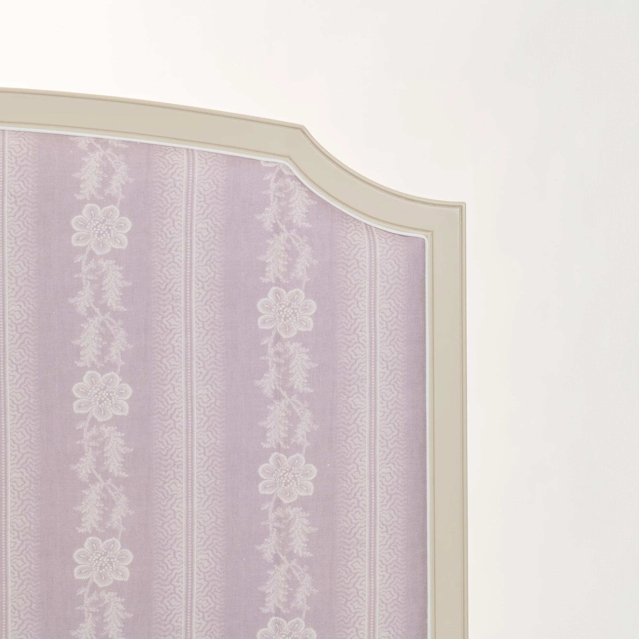 The Arabella King Platform Bed  - Daphne Linen Fabric in Lilac - Image 7