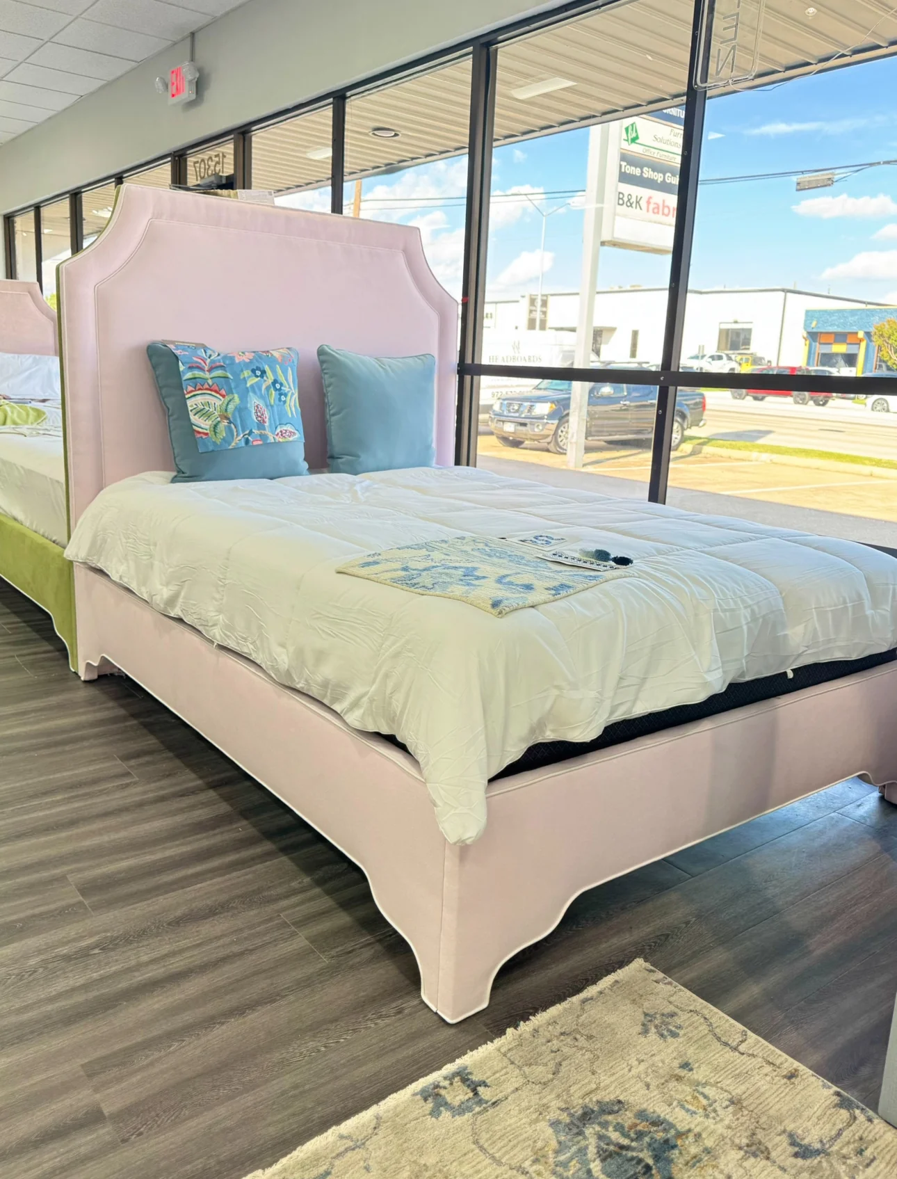 65” H Queen Upholstered Platform Bed - Scalloped Legs - Powder Pink Woven Fabric with White Trim - Image 5