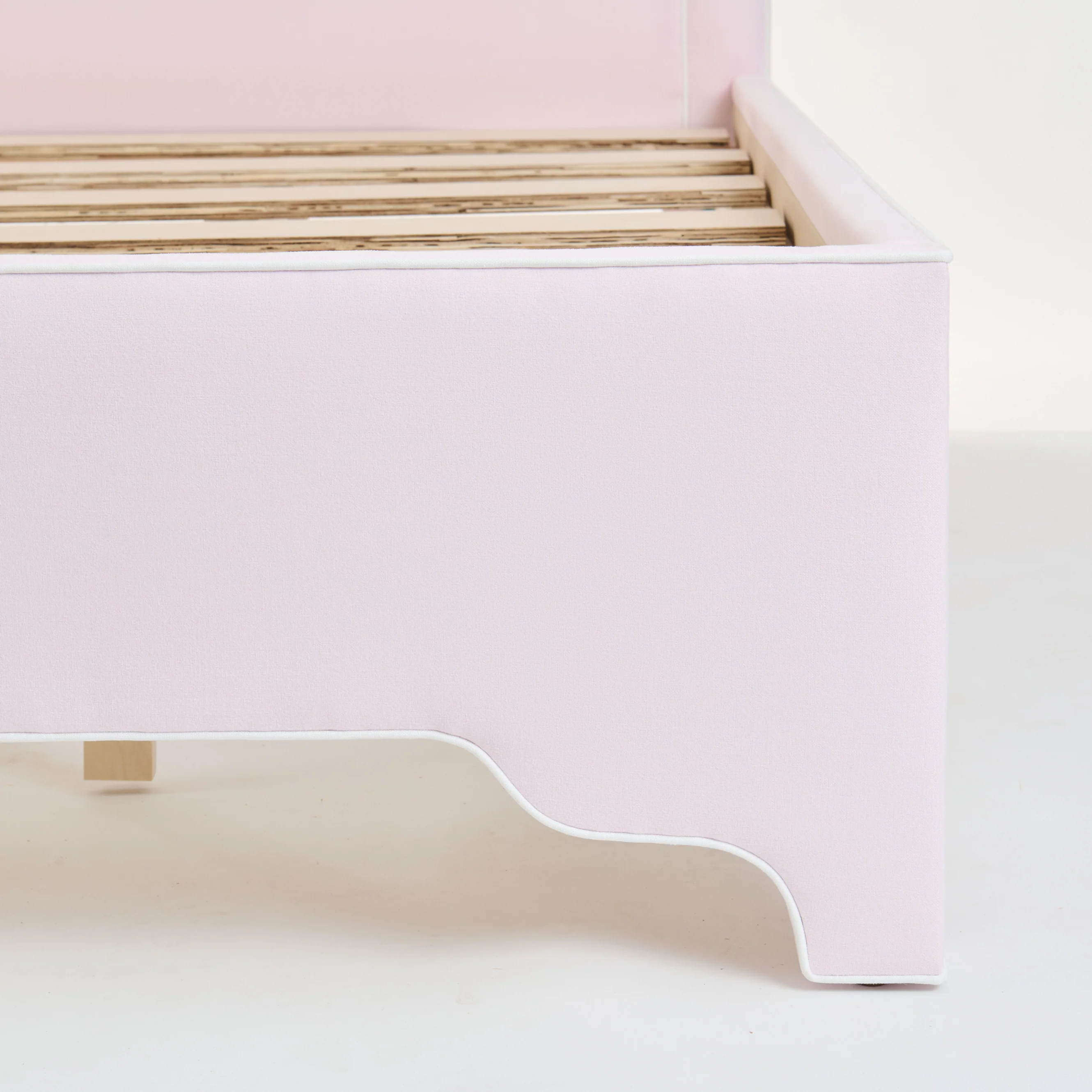 65” H Queen Upholstered Platform Bed - Scalloped Legs - Powder Pink Woven Fabric with White Trim - Image 7
