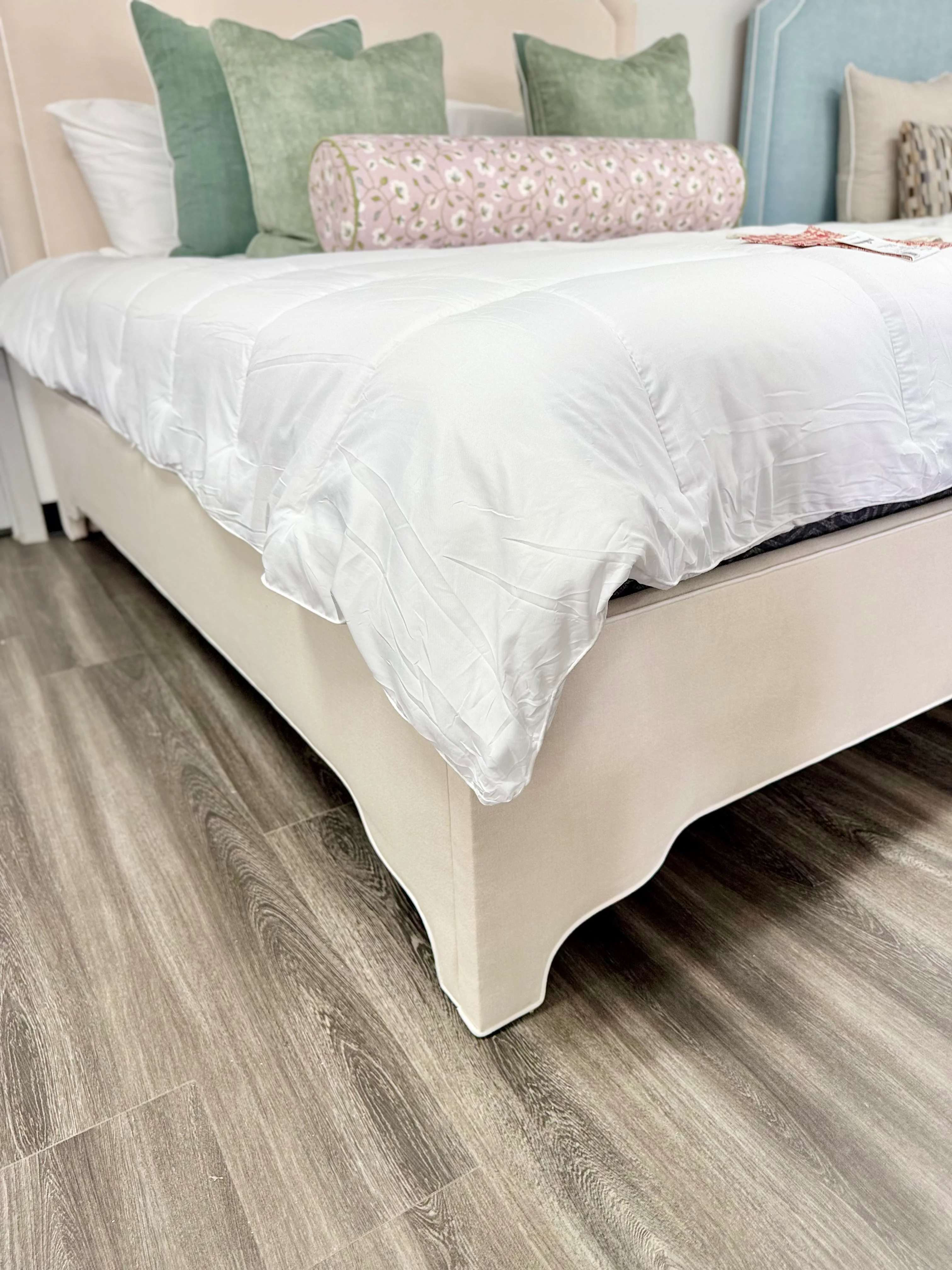 65"H King Upholstered Platform Bed - Scalloped Legs - Oatmeal Woven Fabric - White Trim - Image 3