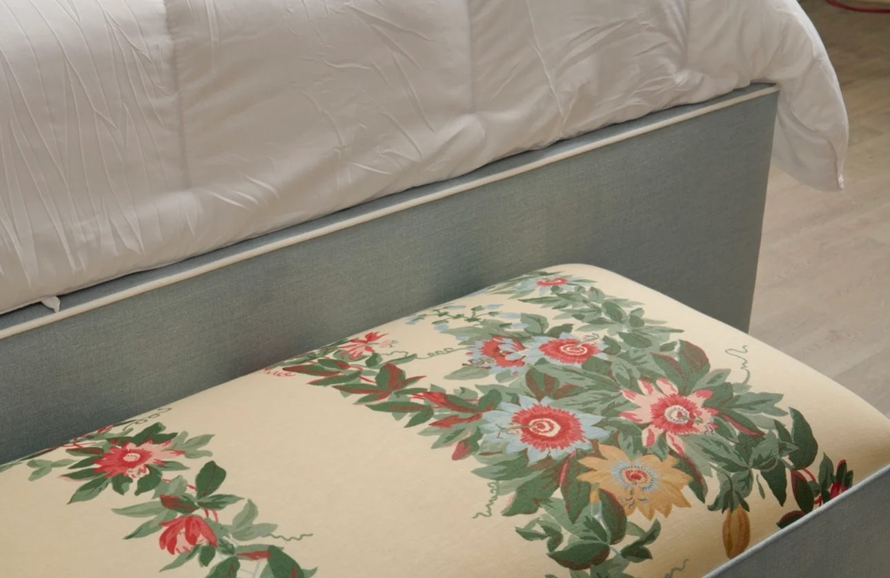 50” L Scalloped End of Bed Bench in Sky Blue Woven Fabric - White Trim - Image 5